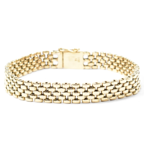 58 - A 14ct gold gate link bracelet. The 14ct yellow gold bracelet having a gate link design to box clasp... 