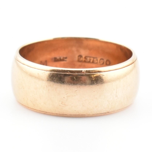 64 - A hallmarked 9ct gold band ring. The 9ct yellow gold band ring hallmarked for London, 1962. Maker's ... 