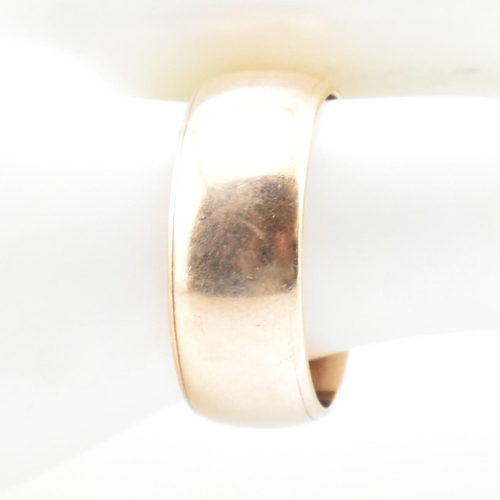 64 - A hallmarked 9ct gold band ring. The 9ct yellow gold band ring hallmarked for London, 1962. Maker's ... 