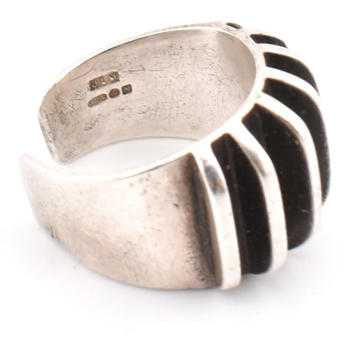 65 - A hallmarked silver Anna Greta Eker Norwegian Modernist ring. The Anna Greta Eker sterling silver op... 