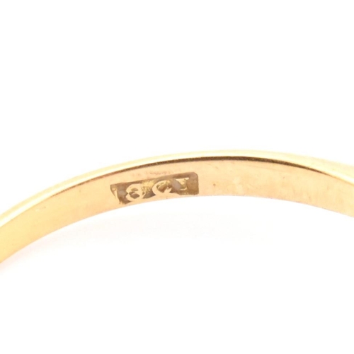 68 - A cased 18ct gold and diamond three stone crossover ring. The 18ct yellow gold ring having three gra... 