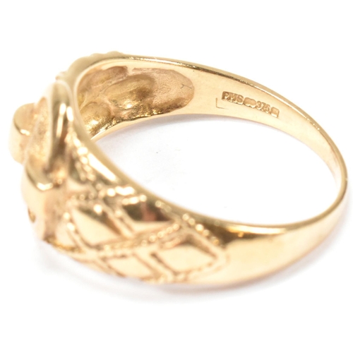 69 - A hallmarked 9ct gold buckle ring. The hallmarked gold ring having a central round buckle design to ... 