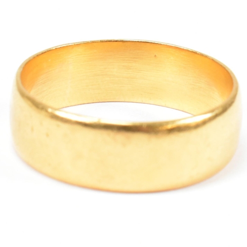 71 - A hallmarked 22ct gold band ring. The 22ct yellow gold band ring hallmarked for London, 1961. Size X... 