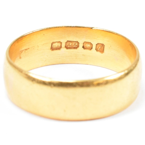 71 - A hallmarked 22ct gold band ring. The 22ct yellow gold band ring hallmarked for London, 1961. Size X... 