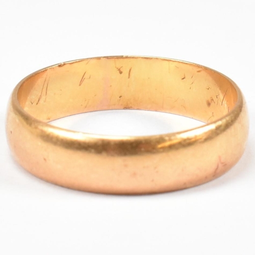 84 - A hallmarked 22ct gold band ring. The 22ct yellow gold band ring hallmarked for London, 1961. Maker'... 