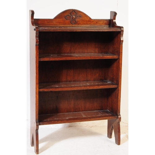 1002 - An early 20th century circa 1920s oak Arts & Crafts open window bookcase. The bookcase featuring a s... 