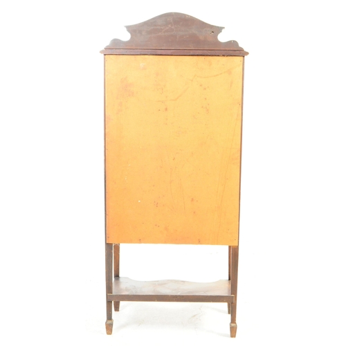 1004 - Edwardian gallery back inlaid display cabinet. Bow and glazed stained lead front with a series of th... 