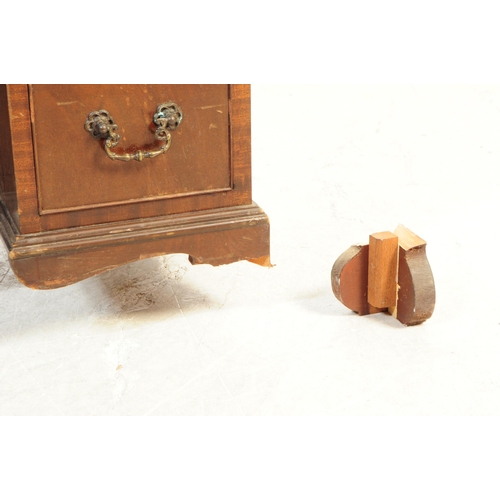 1039 - A George III early 19th century mahogany small ladies writing desk having inlaid border to top. With... 