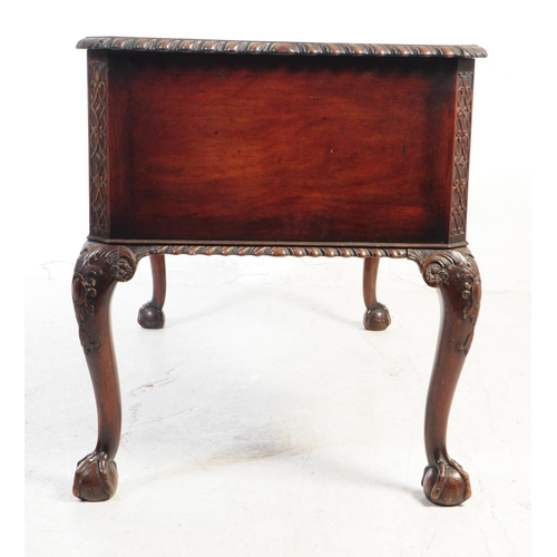 1064 - An early 20th Century Queen Anne Revival mahogany writing desk / dressing table with leather inlay t... 