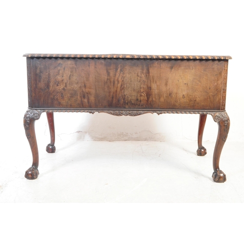 1064 - An early 20th Century Queen Anne Revival mahogany writing desk / dressing table with leather inlay t... 