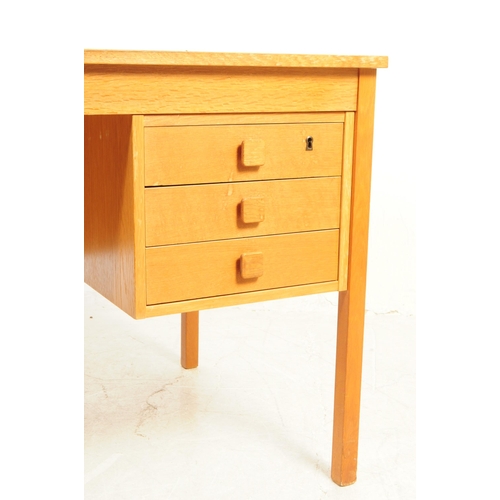 576 - Domino Mobler - Mid-century teak wood desk being raised on squared legs with floating pedestal drawe... 