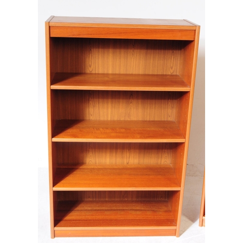 581 - British Modern Design - A pair of mid 20th century teak veneer open faced bookcases. The bookcases e... 