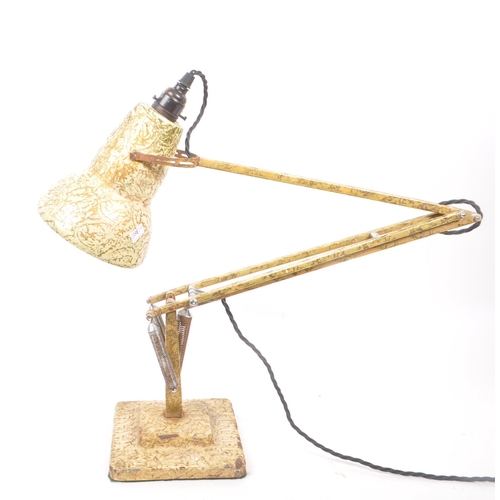 624 - Herbert Terry - A mid 20th century Herbert Terry Model 1227 Anglepoise desk / side lamp. The lamp ra... 