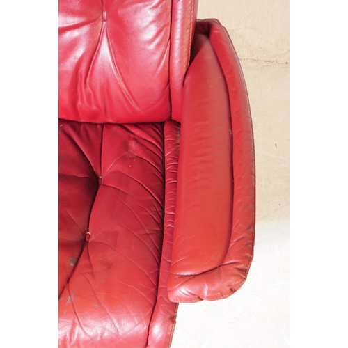 626 - Stressless Ekornes - A mid century red leather swivel easy armchair. Button back, backrest, flat cus... 