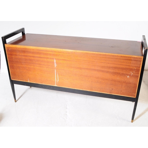 717 - Wrighton Furniture - A mid 20th century circa 1970s veneer sideboard credenza. The sideboard having ... 