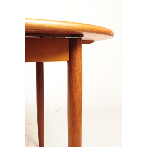 722 - Meredew Furniture - A mid 20th century circa 1970s Meredew teak extending dining table. The table ha... 