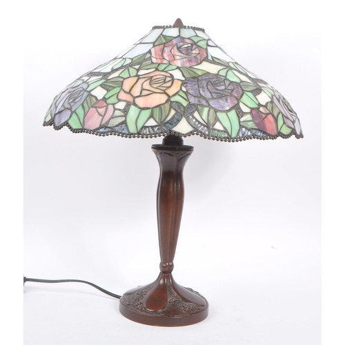 826 - A 20th Century Tiffany style table lamp light with dual lamp bulb sockets having pink and purple sta... 