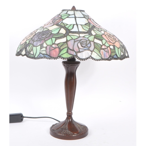 826 - A 20th Century Tiffany style table lamp light with dual lamp bulb sockets having pink and purple sta... 