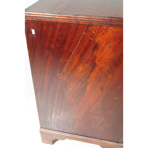 867 - A George III mahogany cross banded chest of drawers. Rectangular form with a bank of four full lengt... 