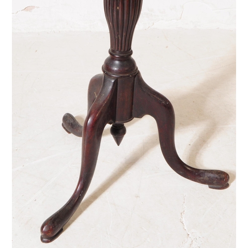 884 - 19th century Victorian mahogany plant stand / jardinière. Having a circular chamfered edge top, cent... 