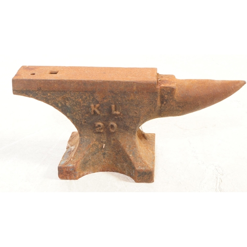 914 - A 19th century Victorian cast iron blacksmith's anvil. With horn to front, pritchel hole to rear alo... 