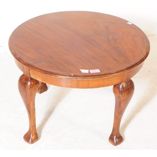 964 - An Edwardian walnut veneer marquetry inlaid low coffee side table. The table of round form, with mar... 