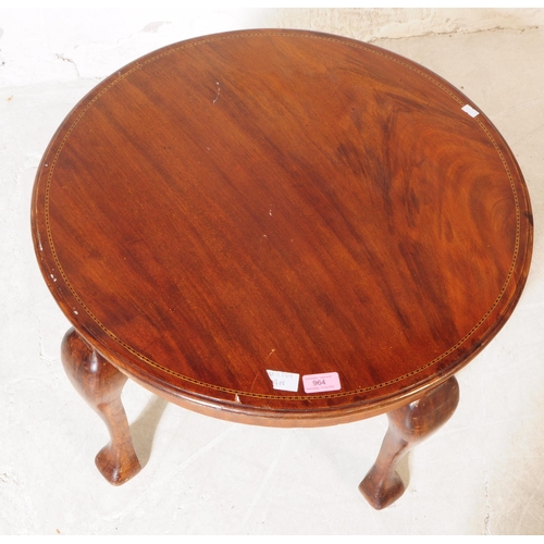 964 - An Edwardian walnut veneer marquetry inlaid low coffee side table. The table of round form, with mar... 