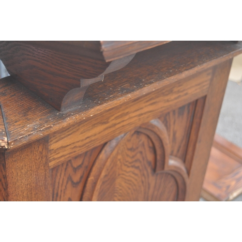 980 - A 19th century late Victorian circa 1890 English oak church / chapel pulpit. The five panel body hav... 