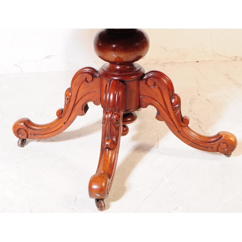 985 - A late 19th century Victorian mahogany tilt top dining loo table and four dining chairs. The table r... 