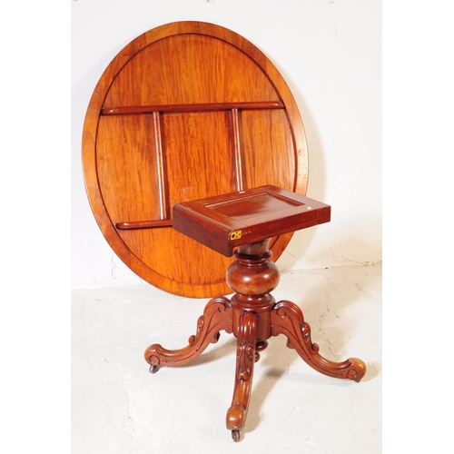 985 - A late 19th century Victorian mahogany tilt top dining loo table and four dining chairs. The table r... 