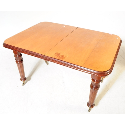 993 - A 19th century Victorian mahogany wind out dining table. The table raised on tapered turned legs, wi... 