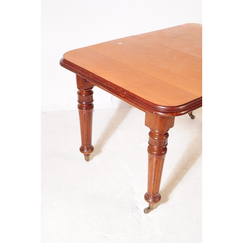 993 - A 19th century Victorian mahogany wind out dining table. The table raised on tapered turned legs, wi... 