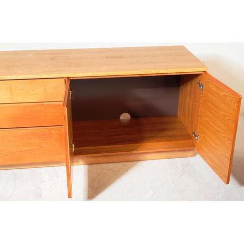 669 - Beaver & Tapley - A 20th century beech wood modular sideboard. The sideboard featuring a bank of dra... 