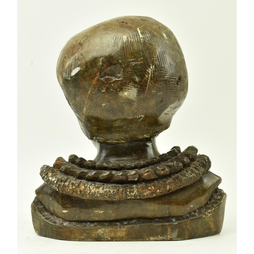 951 - Joseph Ndlovu (South Africa, b. 1953) - A late 20th century 1985 carved soapstone bust on indigenous... 