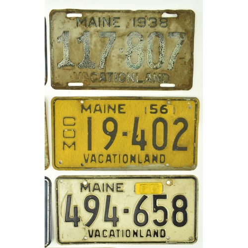 47 - Automobilia - A mixed collection of vintage 20th century American car number plates dating from the ... 