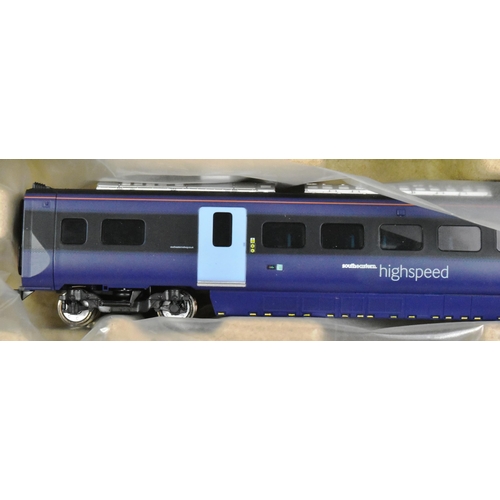 104 - Model Railway - a vintage Hornby OO gauge trainset 'Hornby Visitor Centre' coach pack, comprising of... 