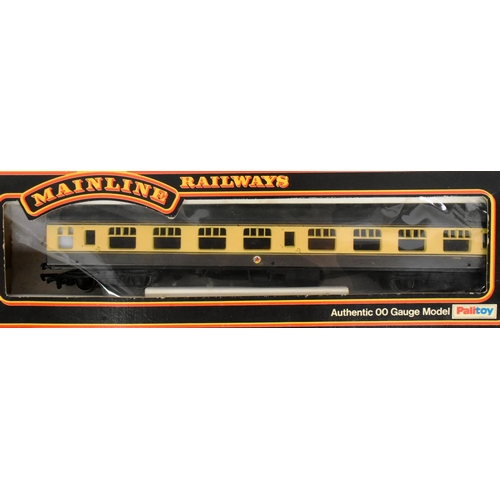 107 - Model Railway - a collection of Palitoy Mainline and Lima OO gauge model railway trainset locomotive... 