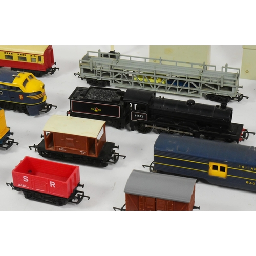 125 - Model Railway - a collection of assorted OO gauge model railway trainset locomotives, rolling stock ... 