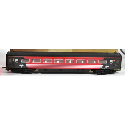 134 - Model Railway - a collection of Hornby Dublo OO gauge locomotive, rolling stock and accessories. To ... 