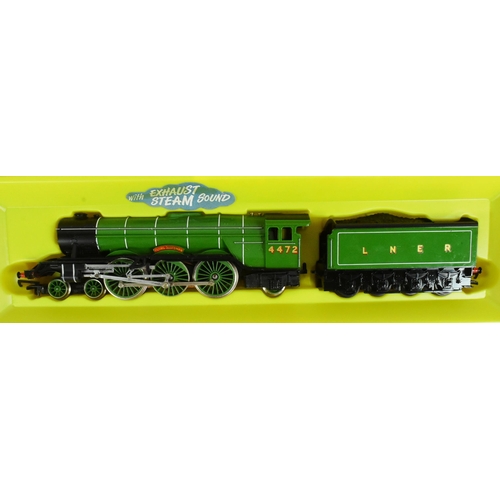 143 - Model Railway - x2 Triang / Hornby OO gauge model railway trainset locomotive engines comprising; RS... 