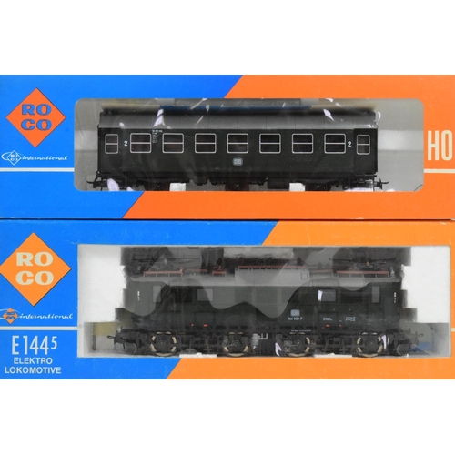 149 - Model Railway - a Roco (Austria) made HO / OO gauge model railway trainset locomotive diesel engine ... 