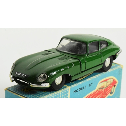 15 - Diecast - an original vintage Triang Spot On diecast model No. 217 Jaguar E-Type in racing green wit... 