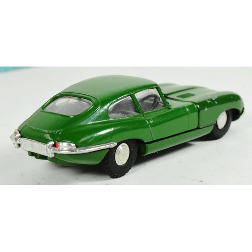 15 - Diecast - an original vintage Triang Spot On diecast model No. 217 Jaguar E-Type in racing green wit... 