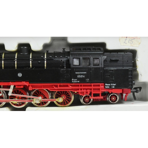 153 - Model Railway - a vintage German Fleischmann made HO / OO gauge model railway trainset locomotive No... 