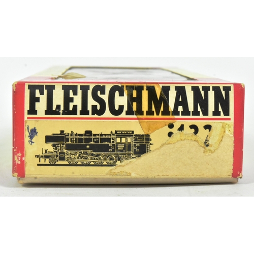 153 - Model Railway - a vintage German Fleischmann made HO / OO gauge model railway trainset locomotive No... 