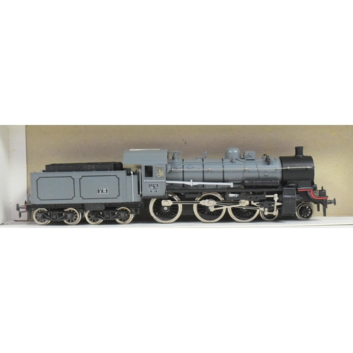 160 - Model Railway - a collection of x3 Liliput (Austria) HO / OO gauge model railway trainset locomotive... 