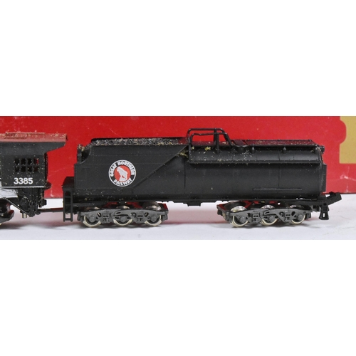 163 - Model Railway - a vintage Rivarossi N gauge trainset locomotive engine, no. 9204 2-8-2 'Great Northe... 