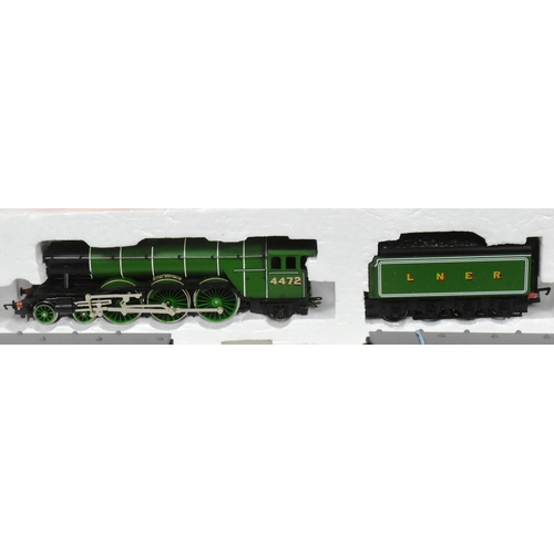 180 - Model Railway - a collection of assorted OO gauge model railway trainset locomotive engines and coac... 