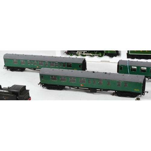 180 - Model Railway - a collection of assorted OO gauge model railway trainset locomotive engines and coac... 