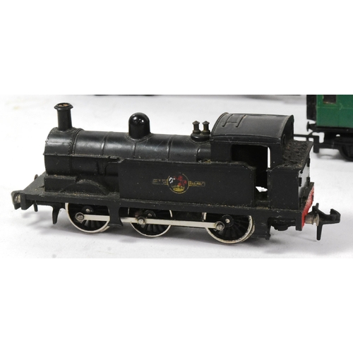 180 - Model Railway - a collection of assorted OO gauge model railway trainset locomotive engines and coac... 